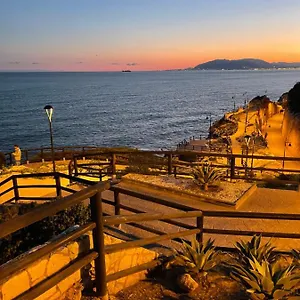 https://beautiful-five-bedroom-three-bathroom-entire-villa.1costadelsol.com